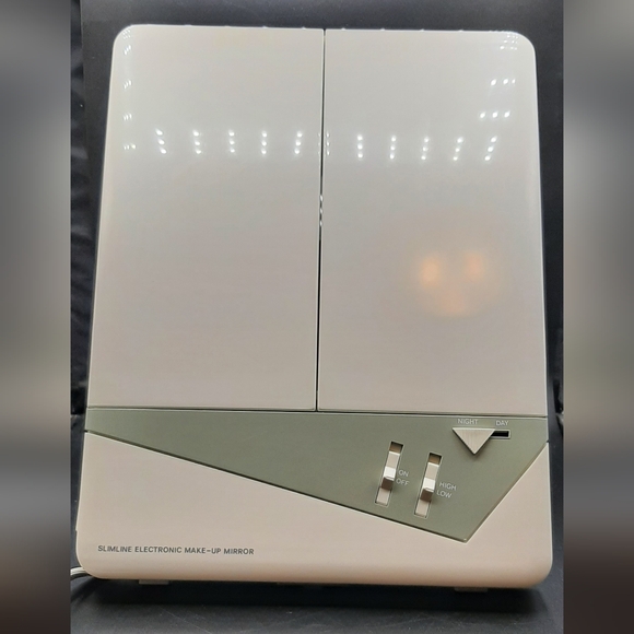 Slimline Electronic Make-up Mirror Adjustable Two-Way Mirror Receptical Plug - Picture 4 of 10